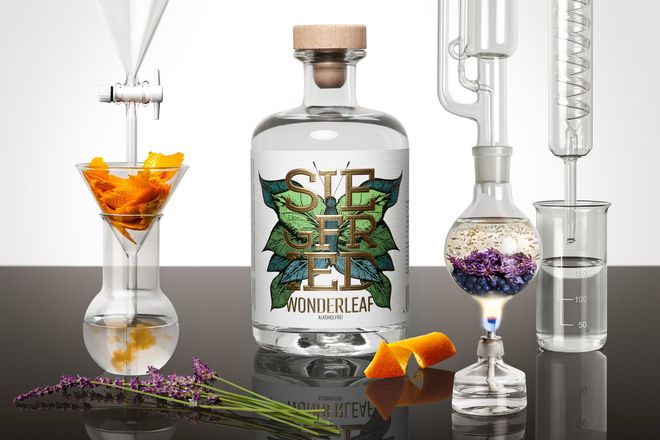 Die alkoholfreie Gin-Alternative wird in einem aufwendigen Produktionsprozess und mit 18 erlesenen Botanicals erstellt.