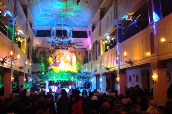 Pasterka, die polnische Mitternachtsmesse am Heiligen Abend, in der Kirche des Heiligen Stanisław Kostka in der polnischen Stadt Aleksandrów Łódzk.