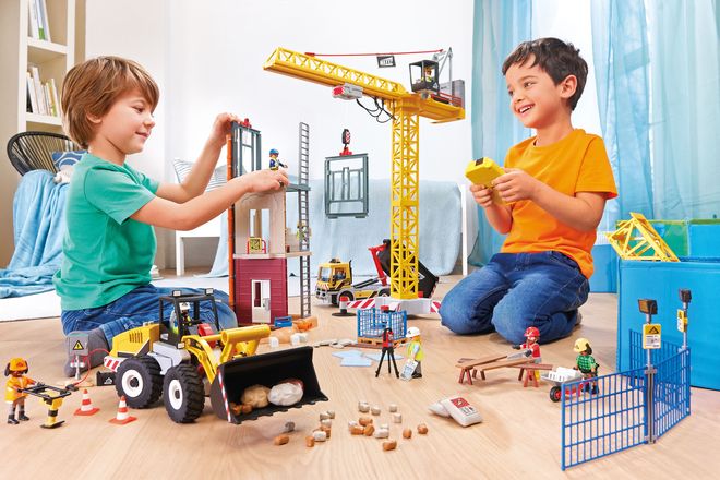 Mit der neuen actionreichen Spielwelt "Hochhausbau" von Playmobil können Kinder die spannenden Vorgänge auf einer Hochhausbaustelle selbst erproben und ihre eigenen Großprojekte verwirklichen.