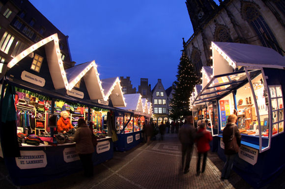 Lichtermarkt auf dem Lambertikirchplatz