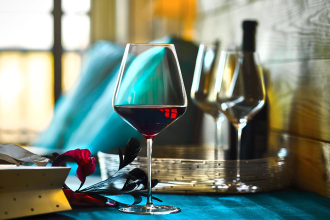 Dünnwandig und kristallklar: In feinen Kelchen aus hochwertiger Produktion kommen gute Weine noch besser zur Geltung.
