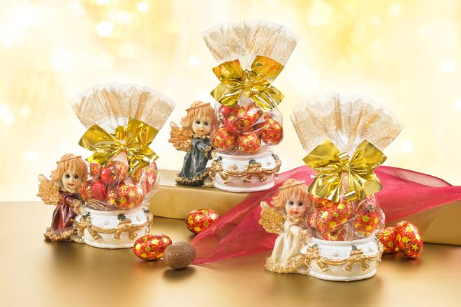Erst wird die Schokolade vernascht, anschließend machen die Engel als Teelichthalter auf der Weihnachtstafel eine gute Figur.