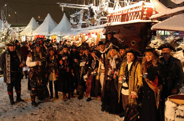 Maritimes wie auch weihnachtliches Flair herrscht auf dem Hafen-Weihnachtsmarkt am Schokoladenmuseum in Köln
