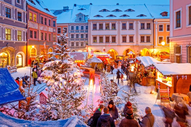 Eine zauberhafte Stimmung, Kunsthandwerk und Spezialitäten der schlesischen Küche erwarten Besucher auf dem Görlitzer Christkindelmarkt.