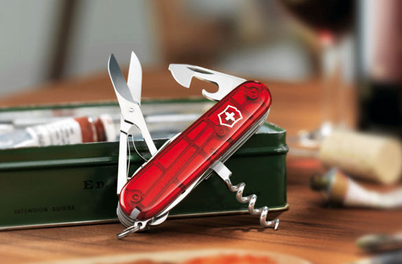 Der Klassiker, etwa in Gestalt des Schweizer Offiziersmessers, ist immer eine passende Geschenkidee.