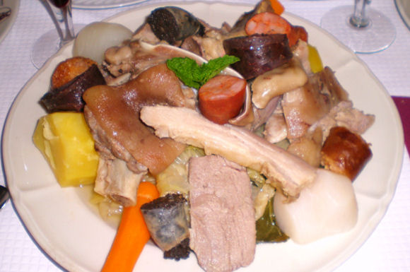 Cozido à Portuguesa ist ein traditioneller portugiesicher Eintopf, welcher gern an Weihnachten gekocht wird.s