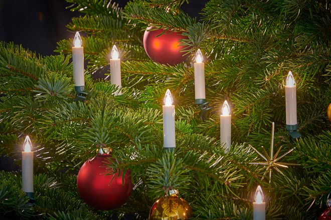 Die batteriebetriebenen Christbaumkerzen bringen jeden Weihnachtsbaum zum Strahlen - ganz ohne Brandgefahr.
