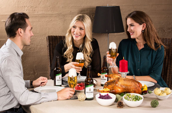 Die knusprige Weihnachtsgans mit Klößen und Rotkohl zählt zu den Klassikern an den Feiertagen.